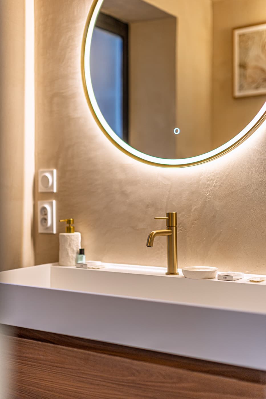 Vasque et miroir lumineux, Pure Haven à Chambéry